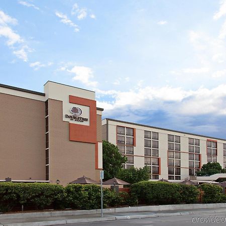 Hotel Doubletree By Hilton San Bernardino Exterior foto